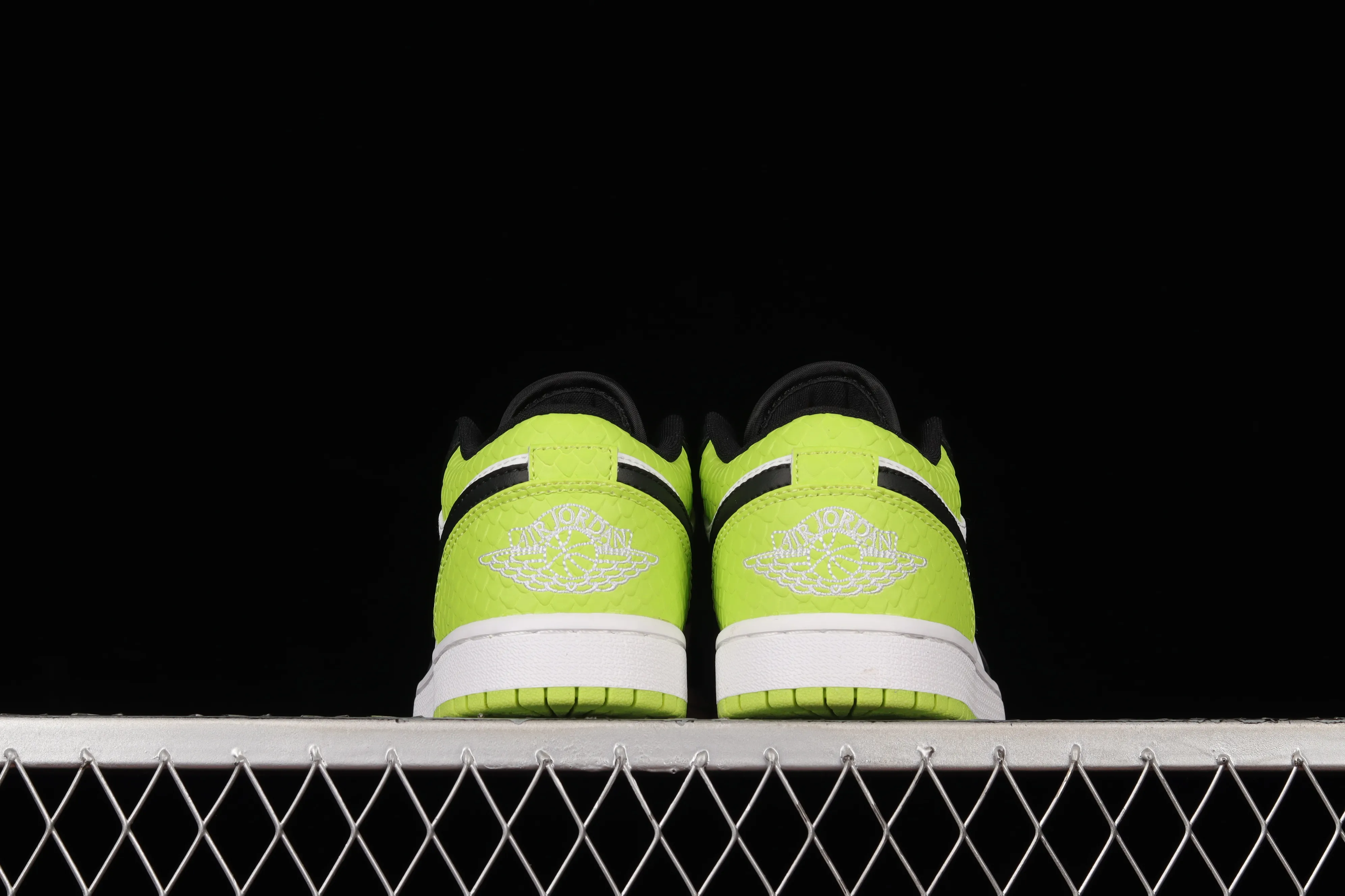 All categories Air Jordan Jordan series basketball shoes Air Jordan 1 Low Z version Air Jordan 1 Low AJ1 Joe 1 Green Snake Low-top cultural basketball shoes DX4446-301